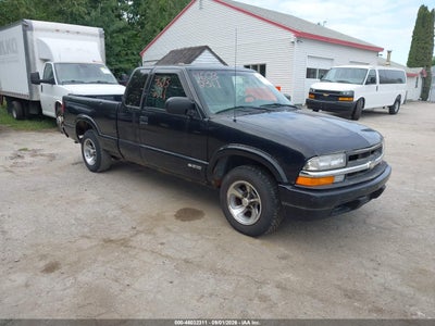 2001 Chevrolet S-10 Ls, IAA US lot 46032311: auction vehicle photo