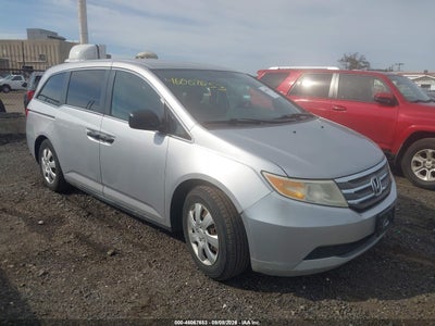 2013 Honda Odyssey LX, IAA US lot 46067653: auction vehicle photo