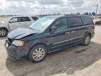 2016 Chrysler Town & Country Touring, Copart US lot 56523566: photo 1, Front End