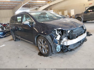 2018 Chrysler Pacifica Limited, IAA US lot 46065004: auction vehicle photo