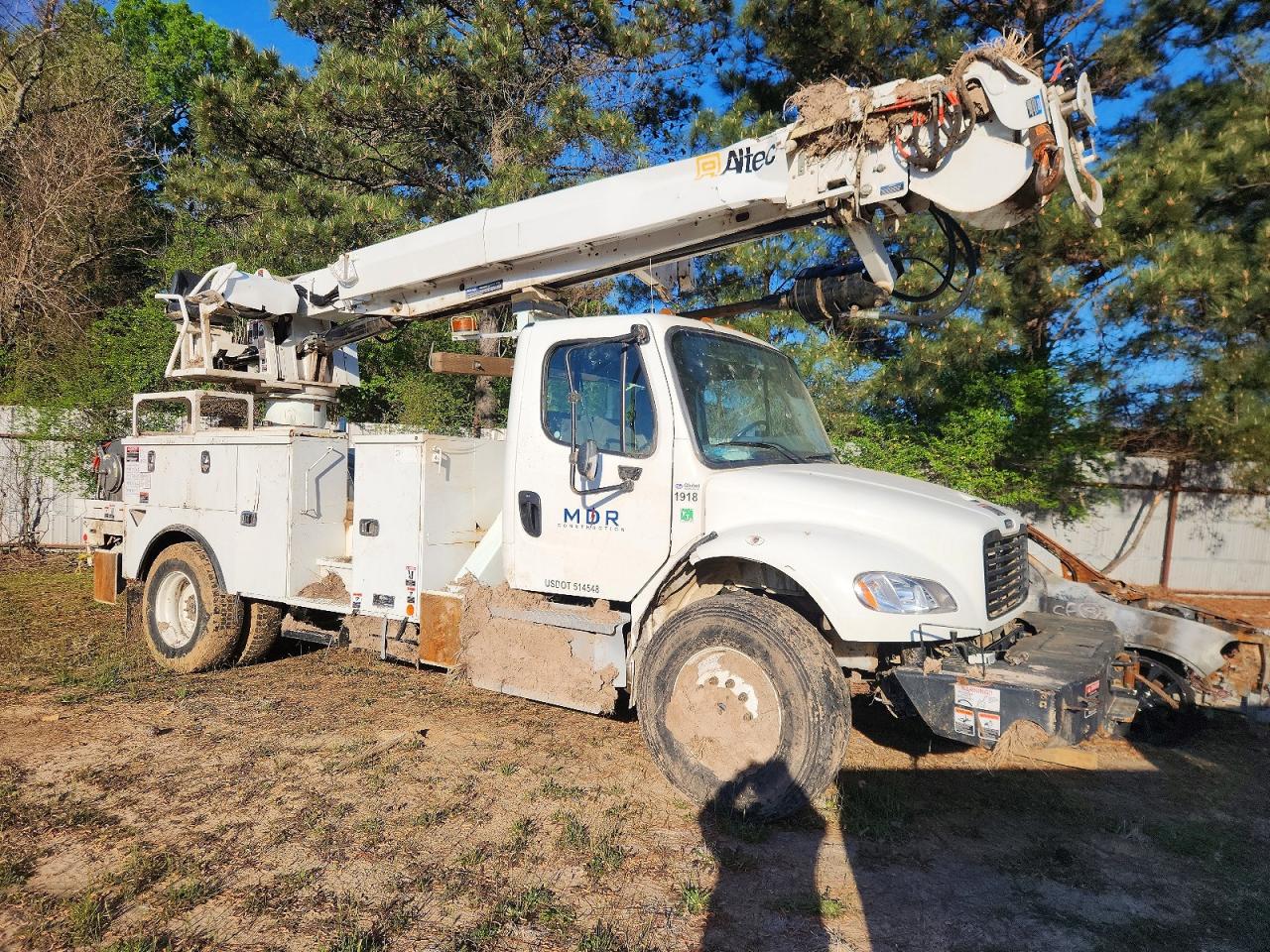 2024 Freightliner Business Class M2 Digger Derrick Truck, Copart US lot 45625886: photo 1, Front End