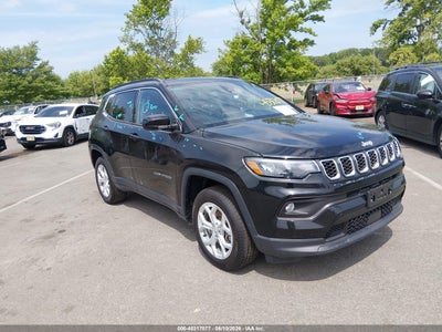 2024 Jeep Compass Latitude 4X4, IAA US lot 45317077: auction vehicle photo